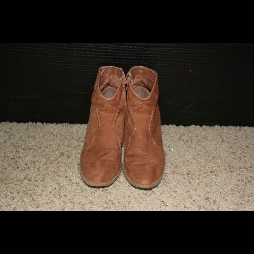 Qupid Camel Booties Size 6